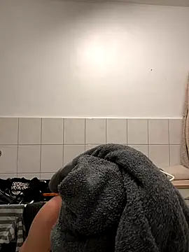 Snapshot of Emilia_Mausi chatting on November 2025 08:32:01 PM Emilia Mausi online show from November 2025 08:32:01 PM