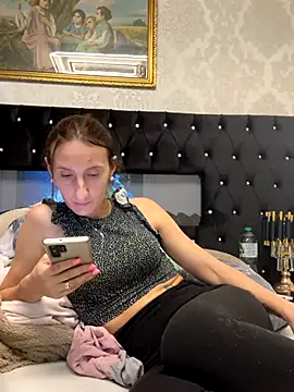 Snapshot of Emilia_Mausi chatting on November 2025 06:24:02 PM Emilia Mausi online show from November 2025 06:24:02 PM