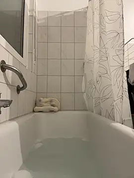 Snapshot of Emilia_Mausi chatting on November 2025 08:55:01 PM Emilia Mausi online show from November 2025 08:55:01 PM