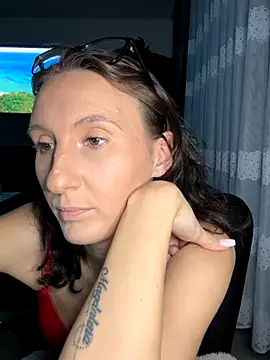 Snapshot of Emilia_Mausi chatting on December 2025 10:04:02 PM Emilia Mausi online show from December 2025 10:04:02 PM