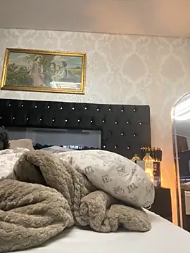 Snapshot of Emilia_Mausi chatting on December 2025 08:28:02 PM Emilia Mausi online show from December 2025 08:28:02 PM