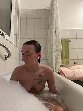 Snapshot of Emilia_Mausi chatting on December 2025 07:51:01 PM Emilia Mausi online show from December 2025 07:51:01 PM