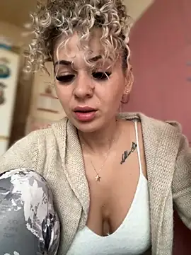 iSelena online show from October 2025 04:57:01 AM