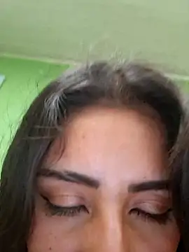 CAROLINE  07 online show from November 2025 04:50:02 PM