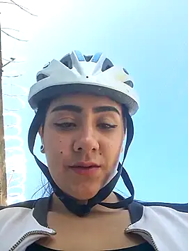 CAROLINE  07 online show from April 2026 01:52:02 PM