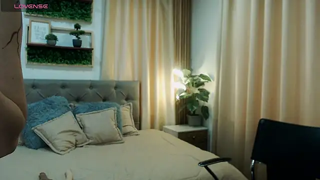 zohet kriss online show from October 2025 02:40:01 PM