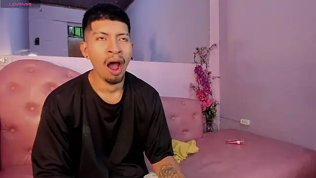 Snapshot of AxelAndJeremy chatting on November 2025 03:16:01 AM AxelAndJeremy online show from November 2025 03:16:01 AM