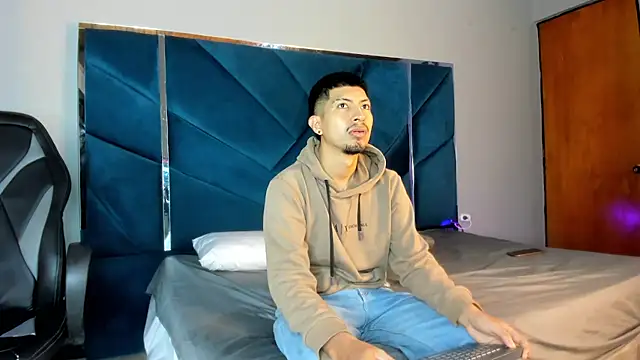 Snapshot of AxelAndJeremy chatting on November 2025 02:44:02 AM AxelAndJeremy online show from November 2025 02:44:02 AM