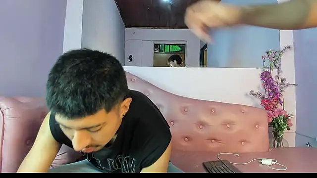 Snapshot of AxelAndJeremy chatting on November 2025 02:46:02 AM AxelAndJeremy online show from November 2025 02:46:02 AM