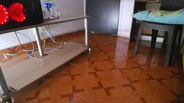 LADY-IN-BLACK online show from November 2025 04:28:01 PM