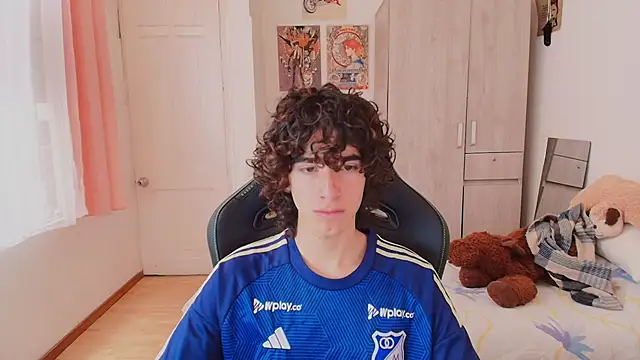 Nude Boy18 online show from March 2026 07:18:02 PM