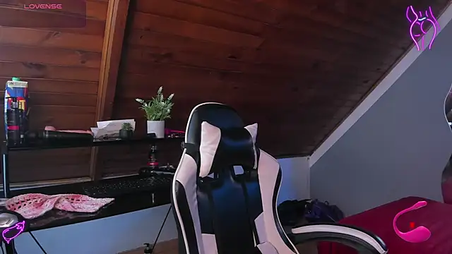 yumi hanna online show from December 2025 09:10:02 PM