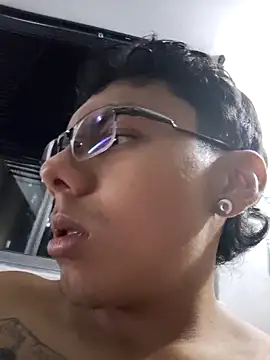 Snapshot of snopgz chatting on January 2026 02:05:01 AM snopgz online show from January 2026 02:05:01 AM