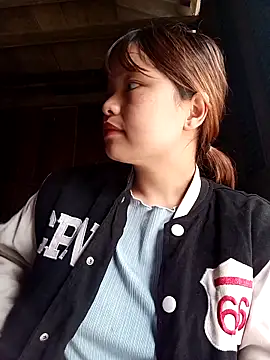 XoiXoi232 online show from November 2025 07:07:01 AM