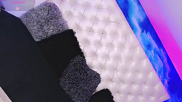 Milla Star  online show from November 2025 11:33:01 AM