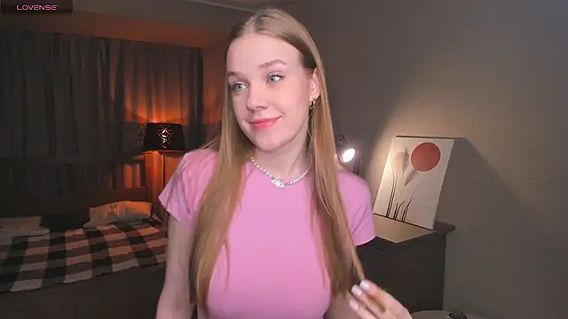 Snapshot of OdellaFrake chatting on October 2025 08:20:01 PM OdellaFrake online show from October 2025 08:20:01 PM