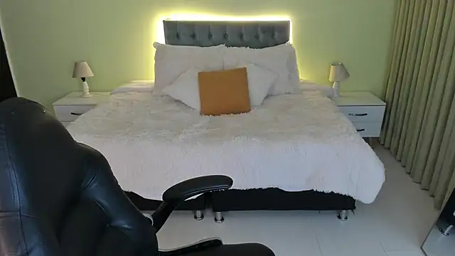 Catti Brie online show from October 2025 01:46:01 AM