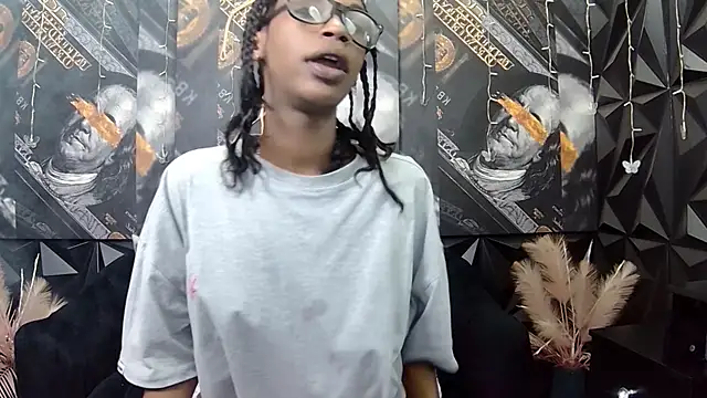 Snapshot of Lilmisbaddyxxx chatting on October 2025 05:32:01 PM Lilmisbaddyxxx online show from October 2025 05:32:01 PM