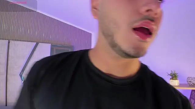 Snapshot of Axel_grey_ chatting on July 2026 01:02:02 PM Axel grey online show from July 2026 01:02:02 PM