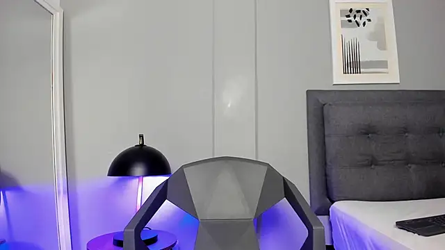 Tylerffoxx online show from November 2025 07:35:01 PM