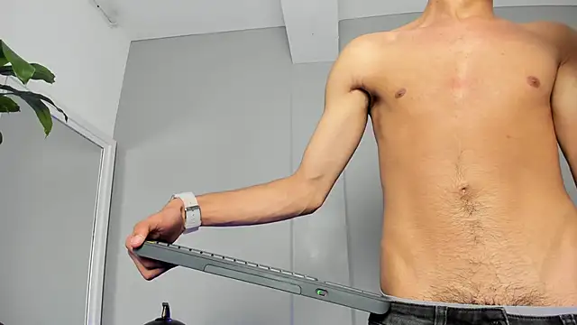 Tylerffoxx online show from November 2025 08:34:02 PM