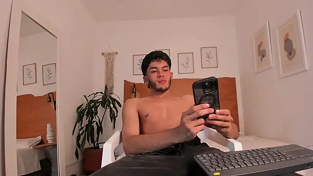 Tylerffoxx online show from June 2026 01:39:02 PM