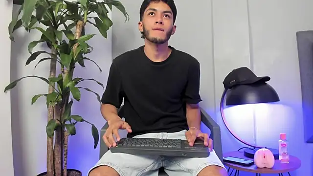 Tylerffoxx online show from July 2026 12:26:02 AM