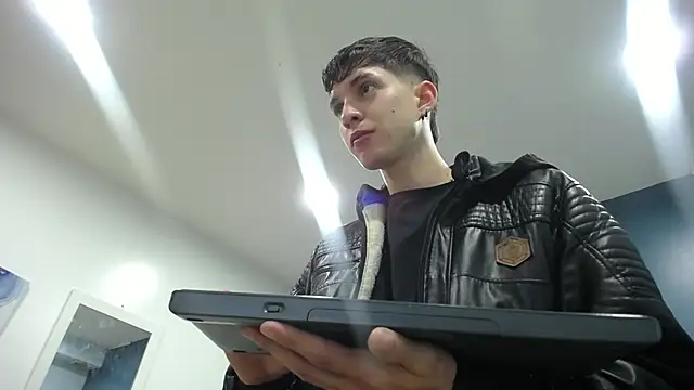 Jheampiiero online show from November 2025 12:38:01 PM