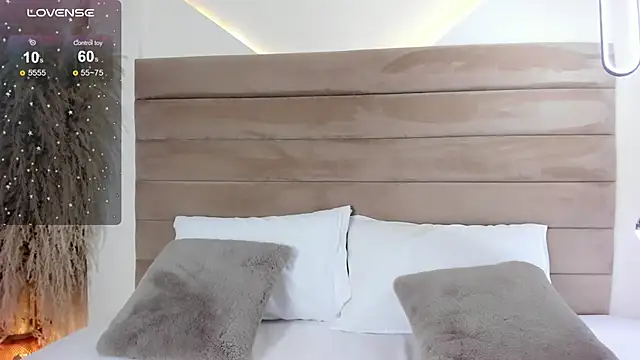 CarolineLee  online show from September 2025 10:53:01 PM