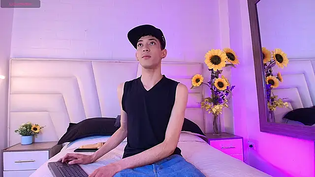 Ashton Myers online show from October 2025 08:37:02 PM