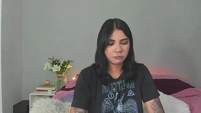 Laura-angeel online show from November 2025 07:59:02 PM