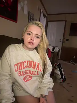 JuicyExxxperience online show from February 2026 01:45:01 PM