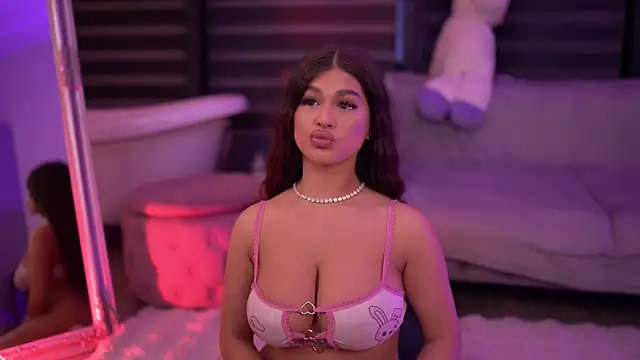 Snapshot of BellaNoirre chatting on November 2025 06:48:02 PM BellaNoirre online show from November 2025 06:48:02 PM