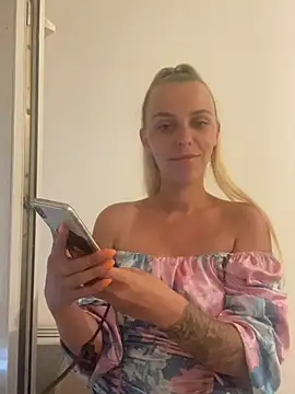 Snapshot of BrumeLove chatting on July 2026 07:27:01 PM BrumeLove online show from July 2026 07:27:01 PM