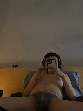 Snapshot of AndrewP13331 chatting on September 2025 02:20:01 PM AndrewP13331 online show from September 2025 02:20:01 PM