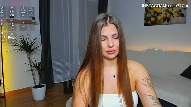 Cutie Lui online show from October 2025 07:17:01 AM