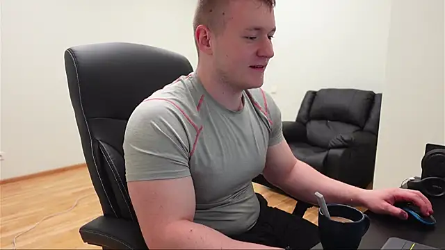 Snapshot of Richard_Dullas chatting on June 2026 08:44:01 PM Richard Dullas online show from June 2026 08:44:01 PM