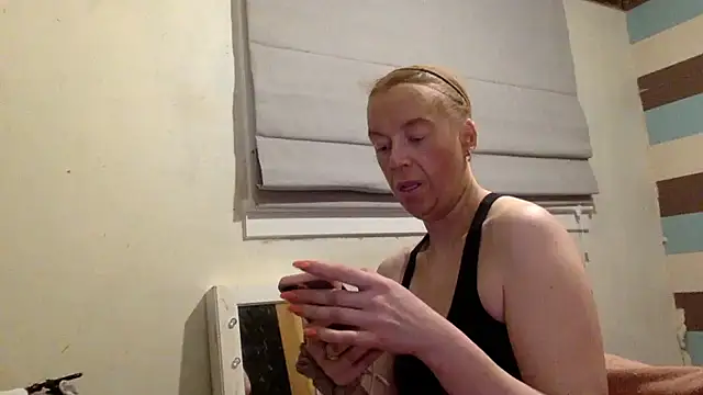 Bellababexox online show from April 2026 06:22:02 AM