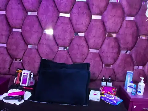 Nanis James online show from March 2026 03:12:01 AM