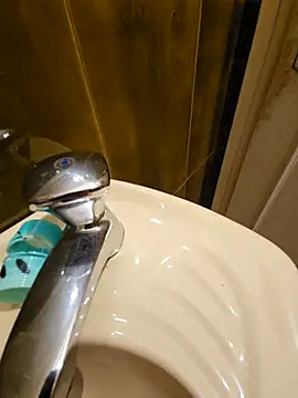 Snapshot of Stingles chatting on October 2025 12:58:01 PM Stingles online show from October 2025 12:58:01 PM