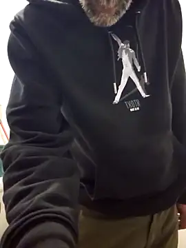 Snapshot of Stingles chatting on October 2025 03:19:01 PM Stingles online show from October 2025 03:19:01 PM