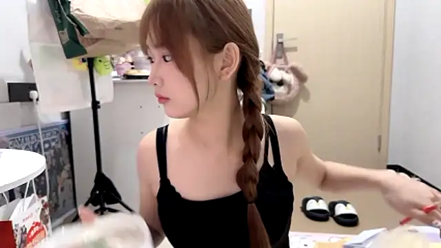 Snapshot of Ann-cookie chatting on November 2025 02:17:01 PM Ann-cookie online show from November 2025 02:17:01 PM