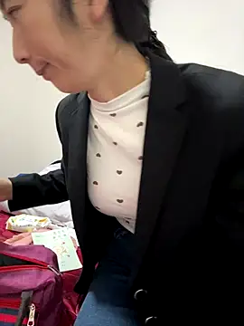 Snapshot of crhong666 chatting on November 2025 12:10:01 AM crhong666 online show from November 2025 12:10:01 AM