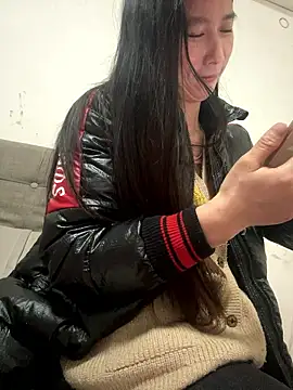 Snapshot of crhong666 chatting on January 2026 12:25:01 AM crhong666 online show from January 2026 12:25:01 AM