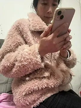 Snapshot of crhong666 chatting on March 2026 01:07:02 AM crhong666 online show from March 2026 01:07:02 AM