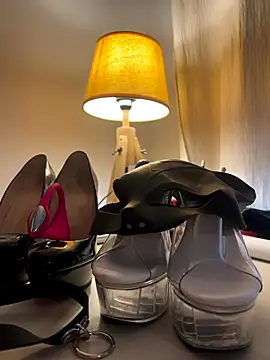 Snapshot of LesAmantsAE2 chatting on October 2025 09:42:01 AM LesAmantsAE2 online show from October 2025 09:42:01 AM