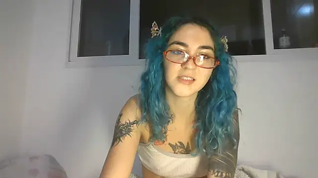Snapshot of peetitefairy chatting on May 2026 05:37:01 AM peetitefairy online show from May 2026 05:37:01 AM