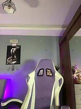 hannachris- online show from October 2025 11:46:02 PM