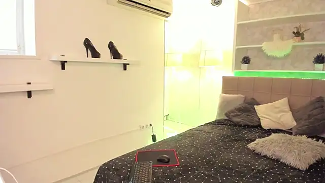 IsabelKiss online show from October 2025 06:26:01 AM