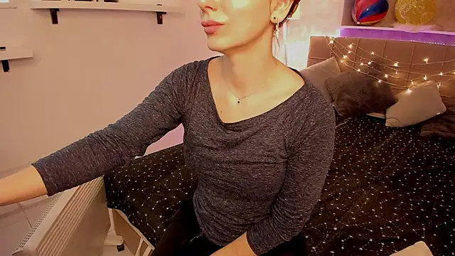 IsabelKiss online show from February 2026 07:05:02 AM